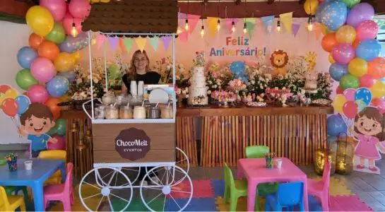 cascata-de-chocolate-para-festa-infantil